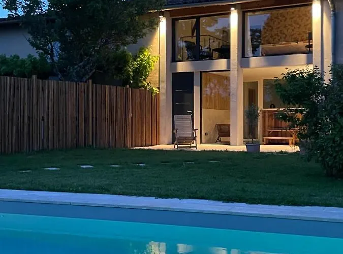 Domaine De Quintalone D Exception Avec Privatif Et Vue Panoramique Pyrenees Bed & Breakfast