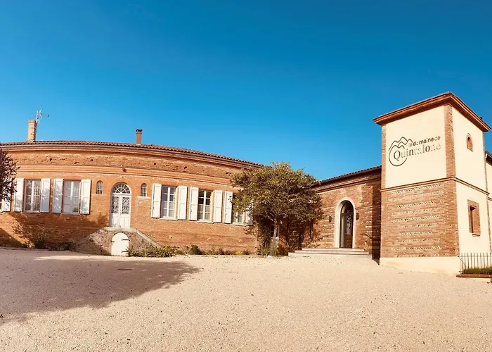 Domaine De Quintalone D Exception Avec Privatif Et Vue Panoramique Pyrenees