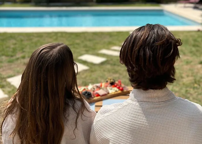 Domaine De Quintalone D Exception Avec Privatif Et Vue Panoramique Pyrenees Bed & Breakfast 4*